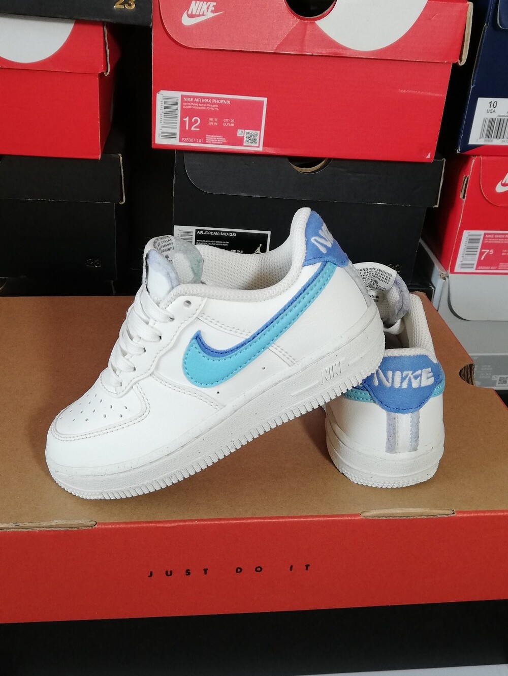 NIKE AIR FORCE 1 LV8 KIDS US SIZE 10.5C GREAT CONDITION